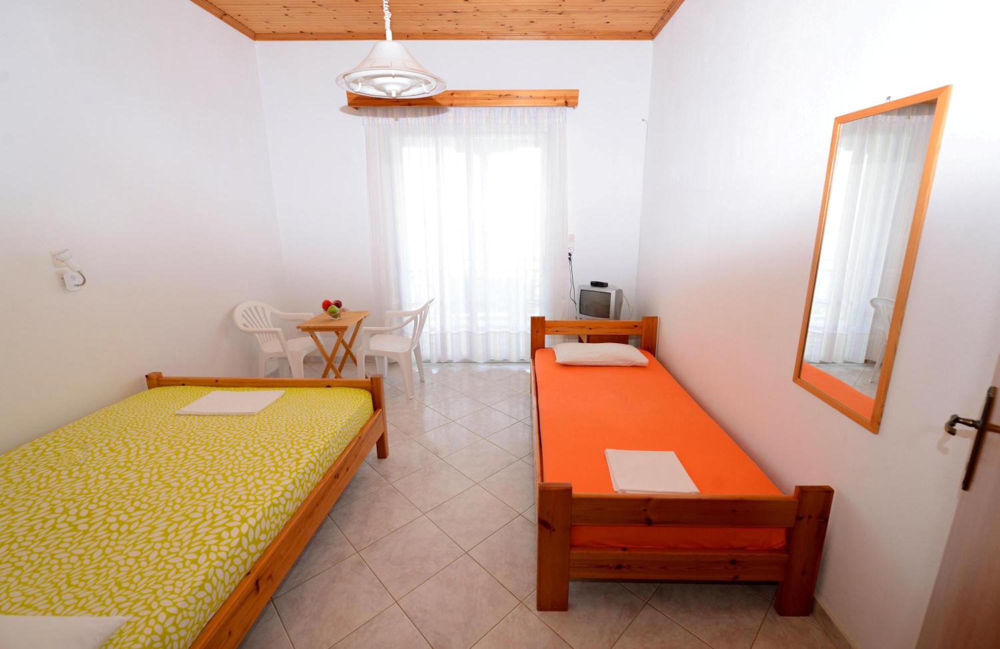 Apartments Ziogas Paralia Skotinis Exterior photo