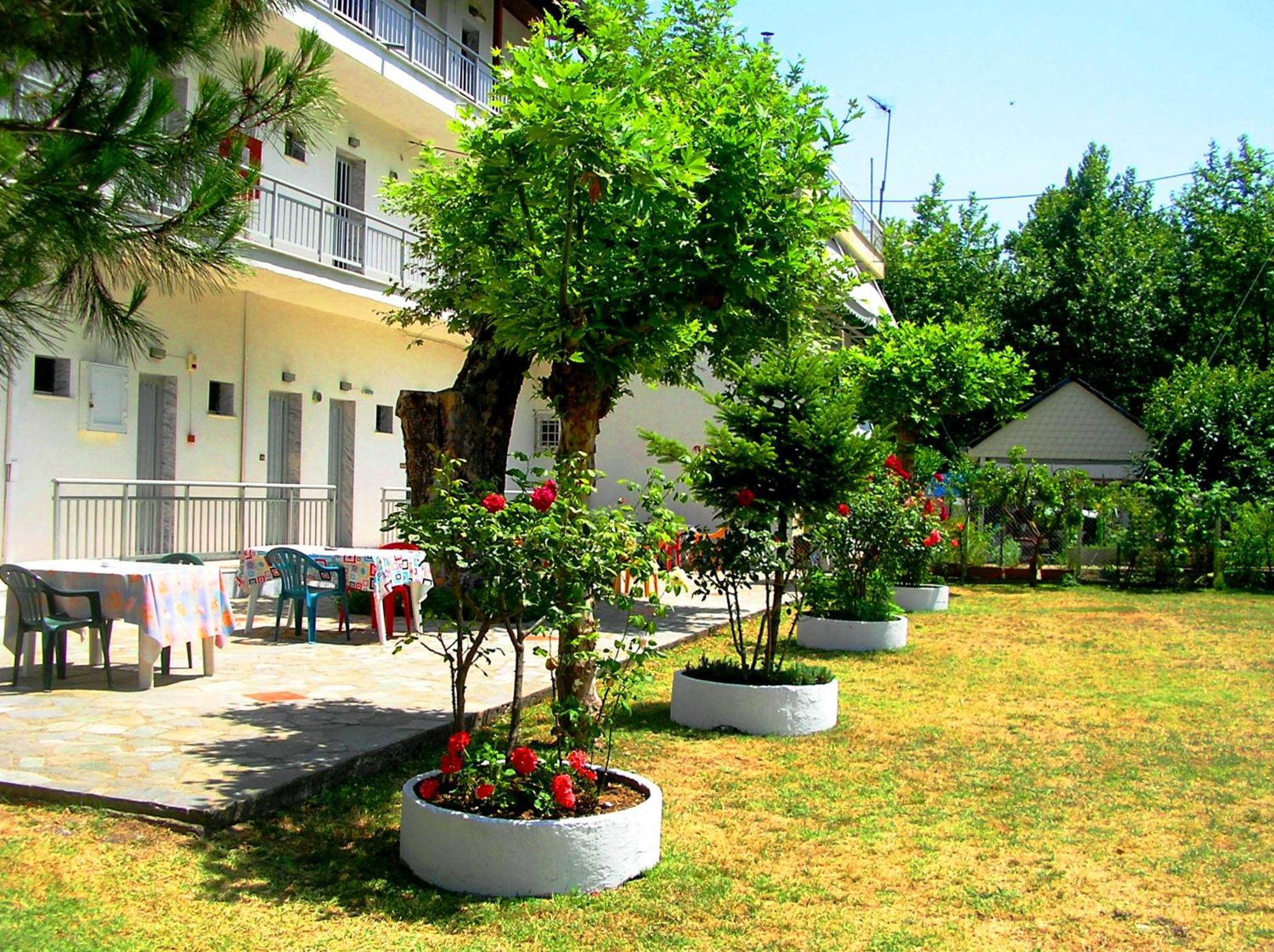 Apartments Ziogas Paralia Skotinis Exterior photo