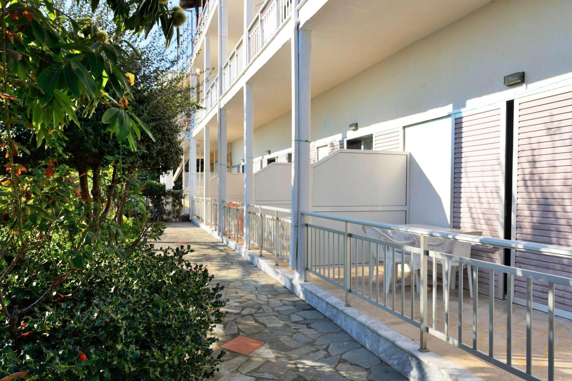 Apartments Ziogas Paralia Skotinis Exterior photo