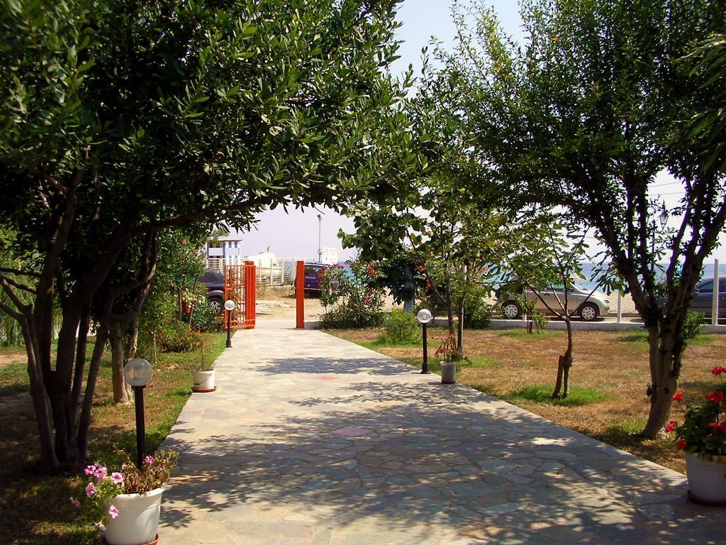 Apartments Ziogas Paralia Skotinis Exterior photo