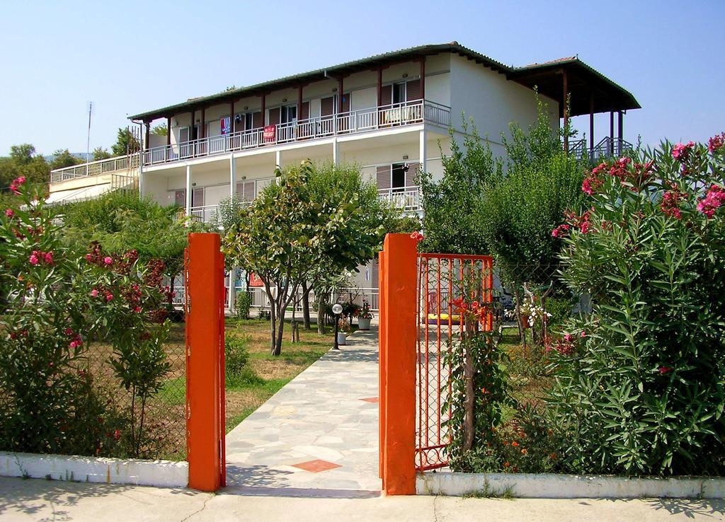 Apartments Ziogas Paralia Skotinis Exterior photo