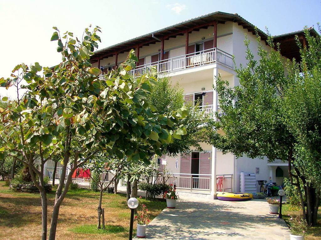 Apartments Ziogas Paralia Skotinis Exterior photo